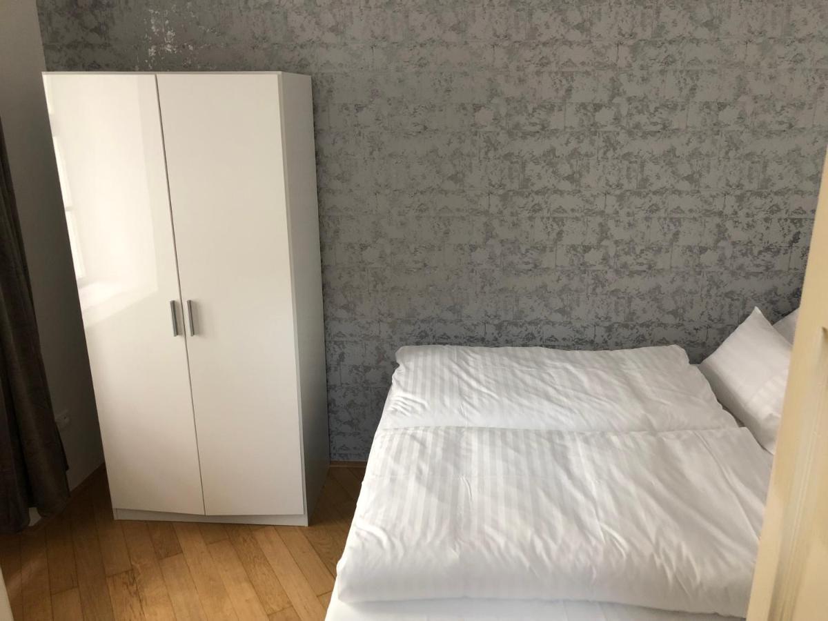 Aapartamentoos Aparthotel Братислава Екстериор снимка